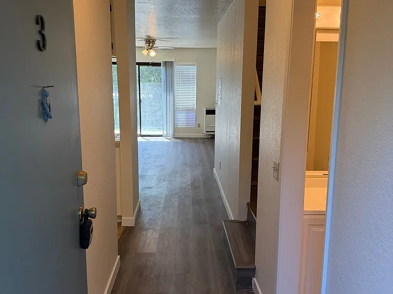 1736 Cable St #3 — Photo 3