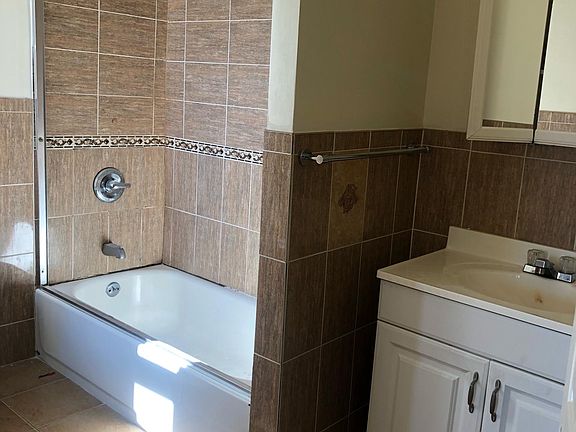 5th image of 240 Edwards Pl #2