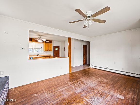 5th image of 560 Roosevelt Avenue