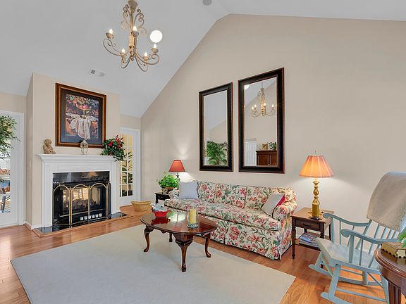 3rd image of 103 Wyndham Ct