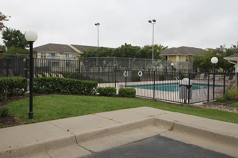 Eaglerock Village Apartments — Photo 10