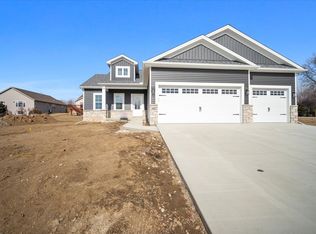 807 Verkler Ct, Bloomington, IL 61704