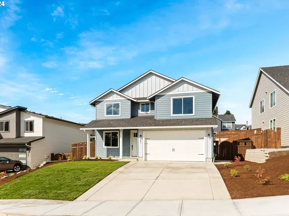 643 W 9th St, La Center, WA 98629
