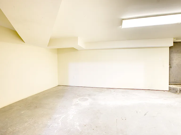 24 Hollow Wood Ln #1 — Photo 17
