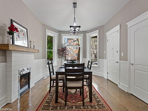 3rd image of 1537 N Claremont Ave #1