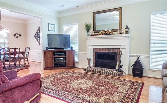 5th image of 132 Monterey Dr