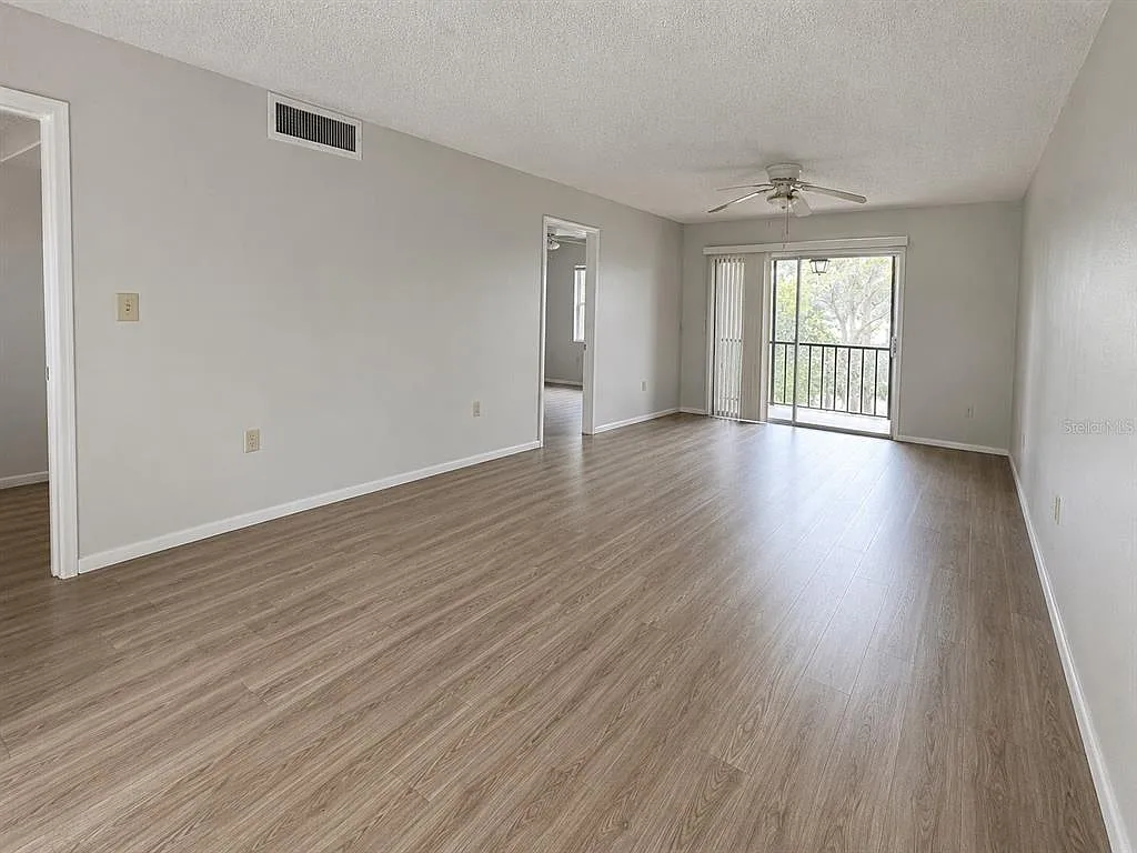 2 bed, 2.0 bath, 1054 sqft, $1,600 — Photo 3