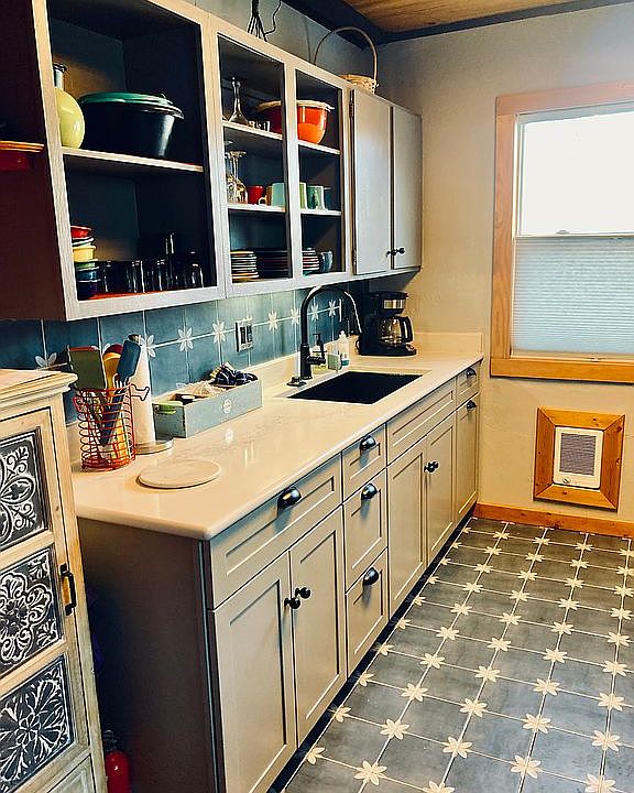 New Quartz counters & sink
