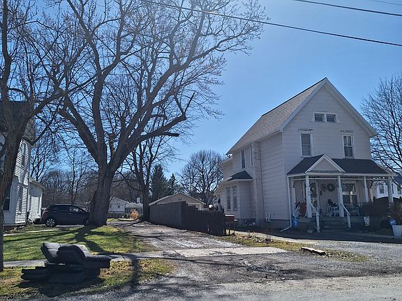 Our front view of our home. You'd be getting a private locked roommate room of the downstairs area .. behind the front porch area & shared kitchen / living room. Private bath