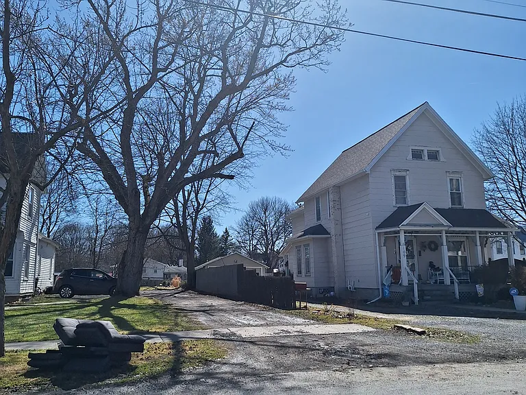 Our front view of our home. You'd be getting a private locked roommate room of the downstairs area .. behind the front porch area & shared kitchen / living room. Private bath