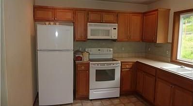 2nd image of 231 Allison Ave W