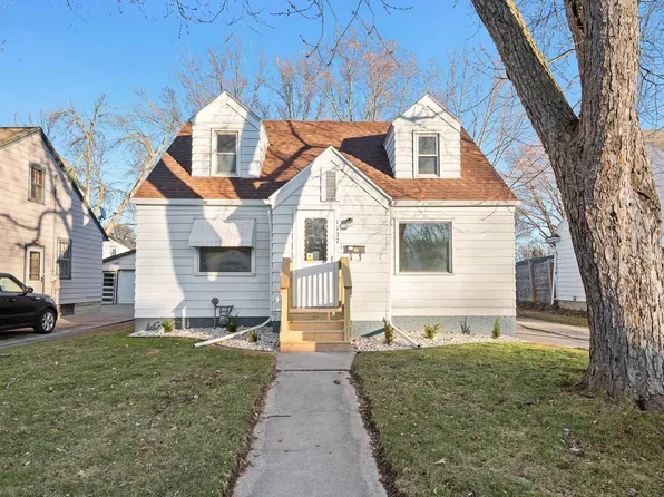 1137 12th Ave, Green Bay, WI 54304