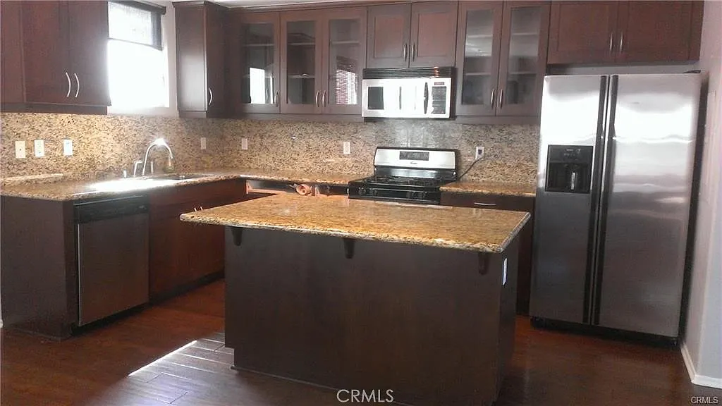1 bed, 2200 sqft, $3,700 — Photo 2