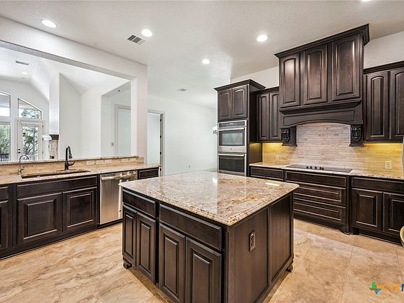 4th image of 915 Wilderness Oaks