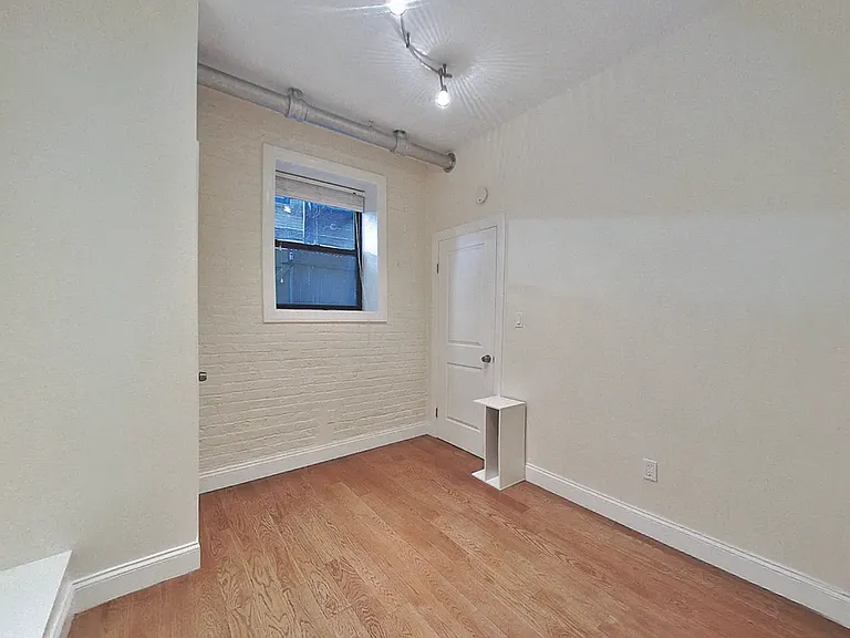 207 W 11th St #1C — Photo 3