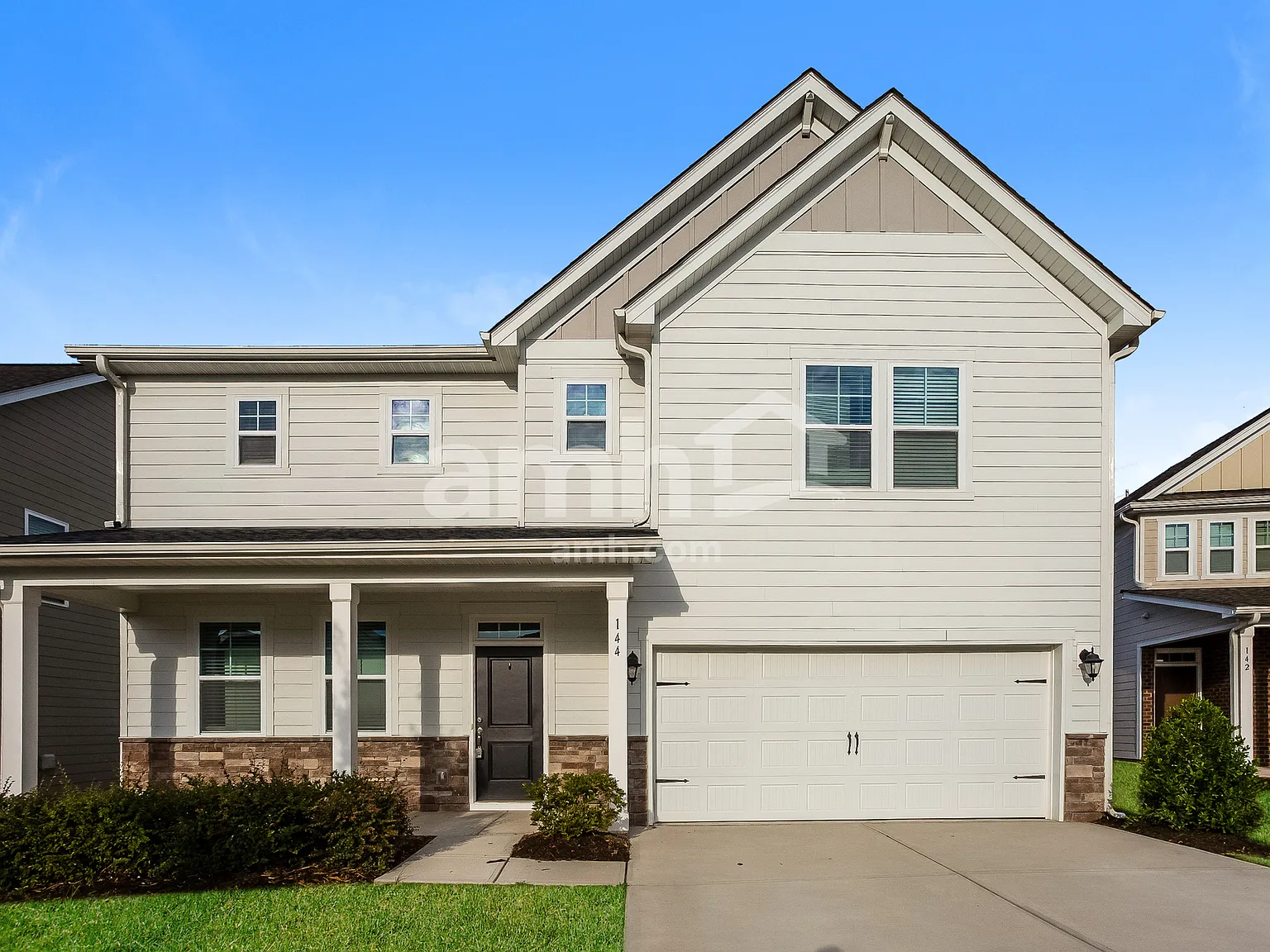 4 bed, 2.5 bath, 2326 sqft, $2,610 — Photo 1