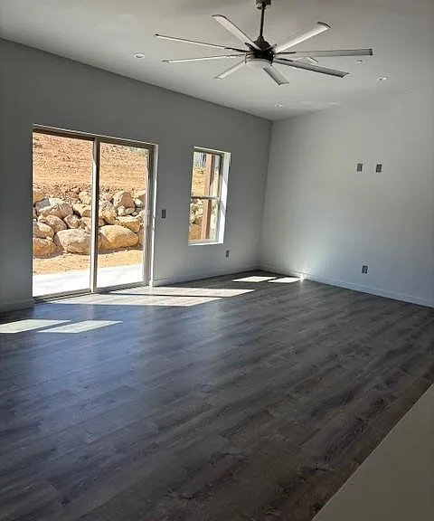 7760 Arrowhead Dr — Photo 4