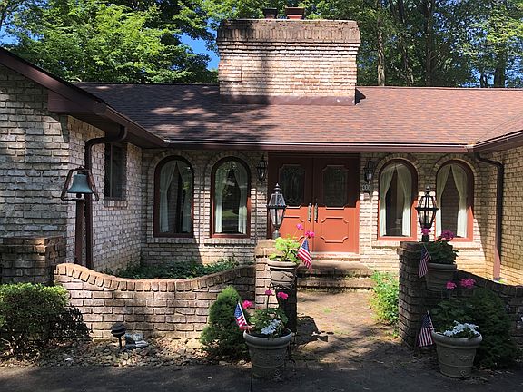 2nd image of 411 Cherry Hill Ln