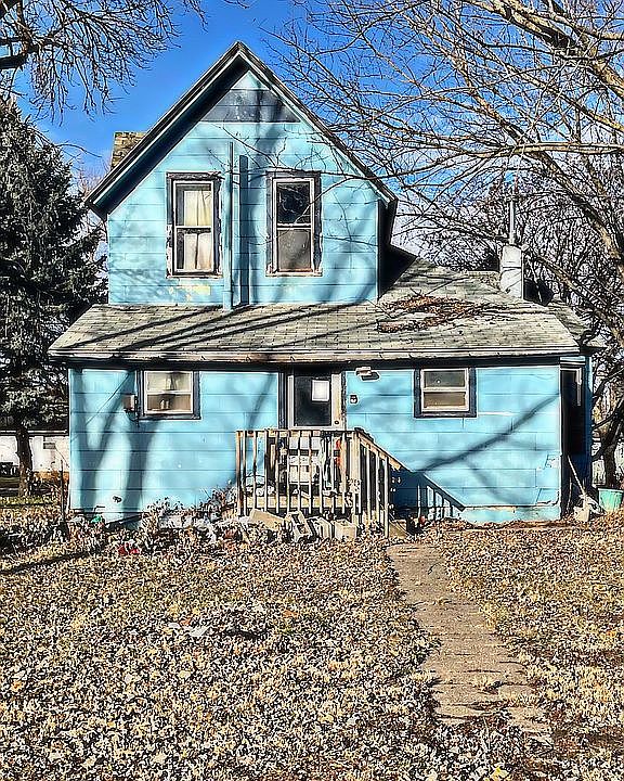 2nd image of 210 E Frederick St