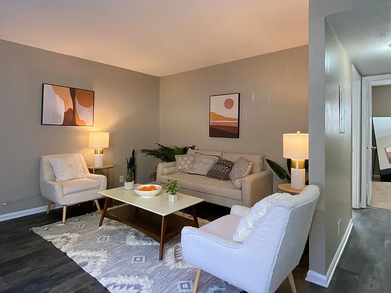 Hillcrest Apartments — Photo 23