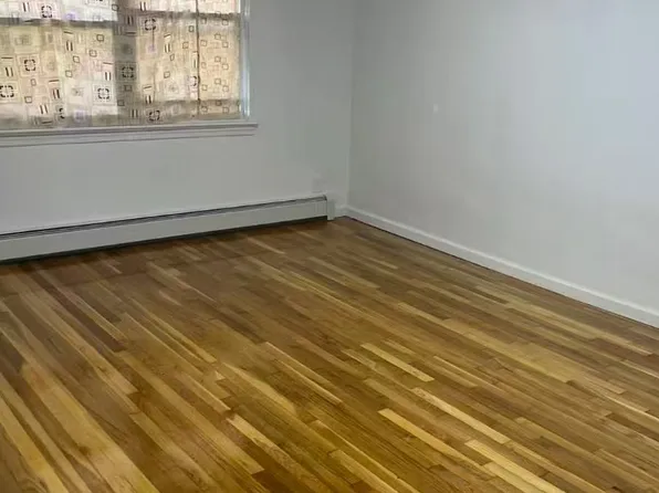 (undisclosed Address), Woodhaven, NY 11421