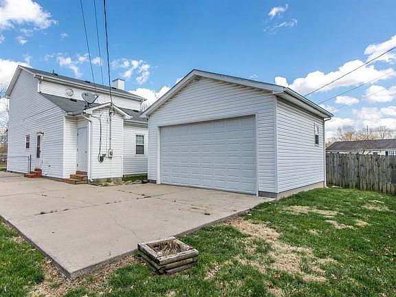 2nd image of 3065 Arrowhead Dr