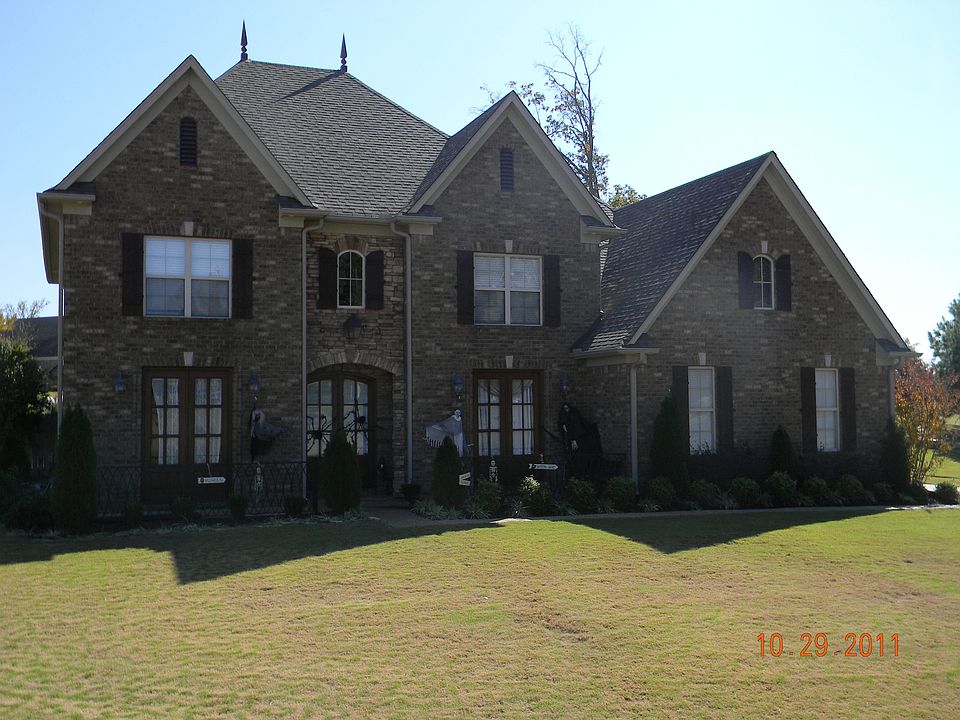 1st image of 3920 Woodcrest Dr
