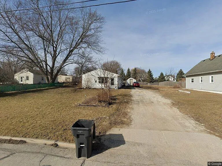 3940 E American Ave — Photo 1