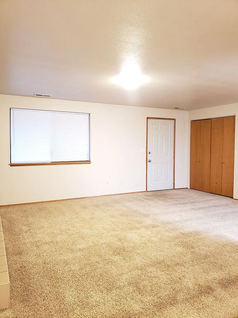 1321 Maple — Photo 3
