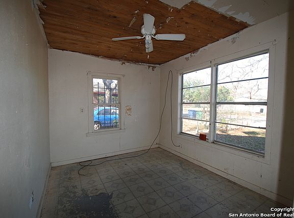 3rd image of 446 Elks Dr