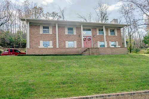 1st image of 804 Ashwood Ln