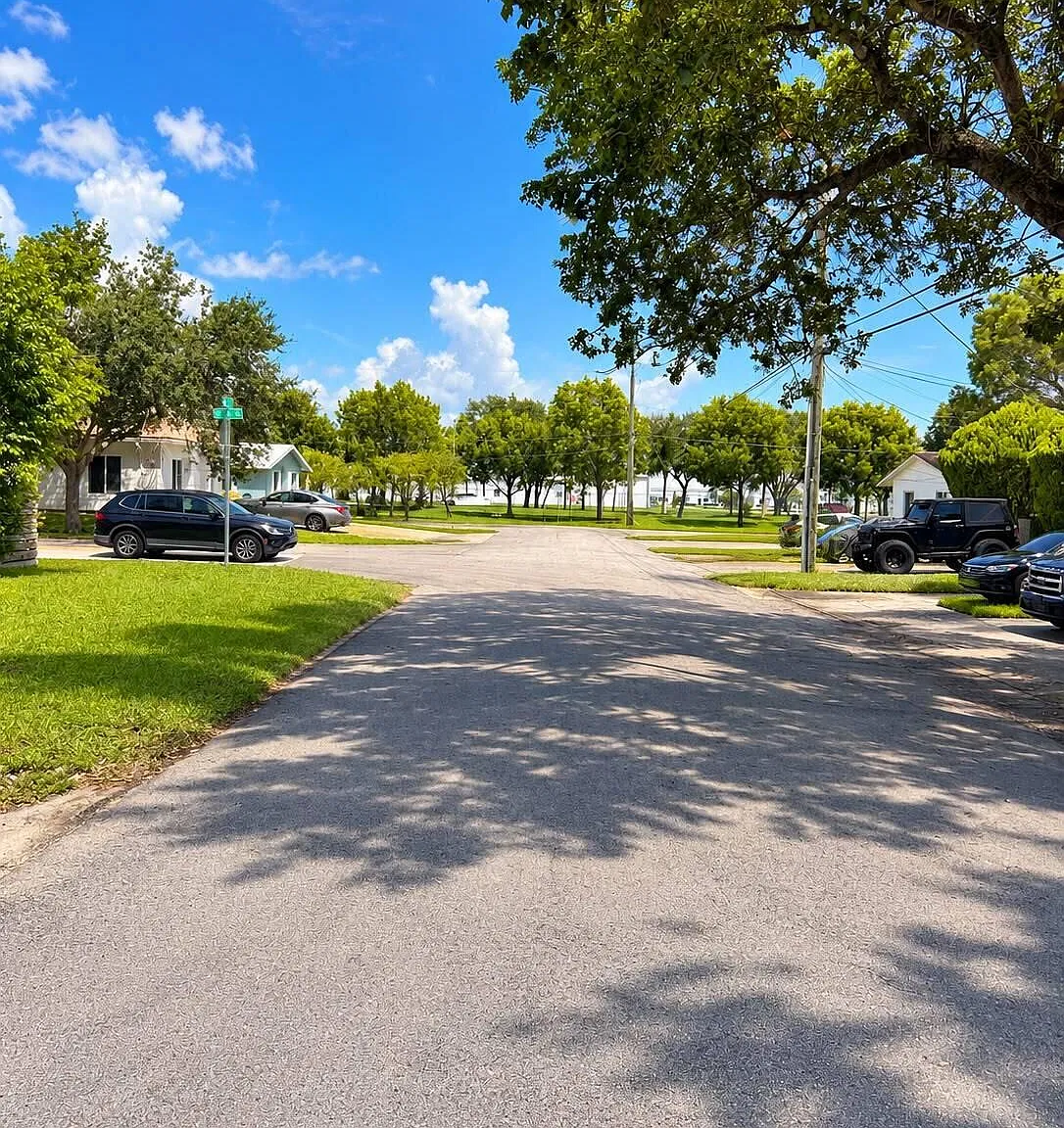 2 bed, 1.0 bath, 1665 sqft, $2,150 — Photo 2