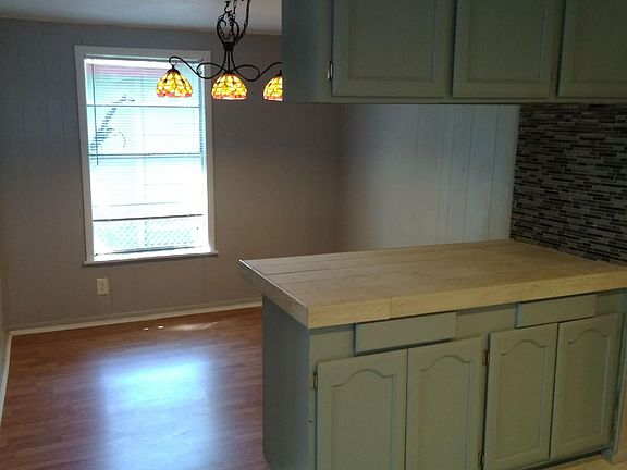 Dining Room with bar