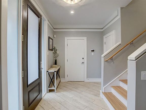 4th image of 1209 Hyde Park Blvd