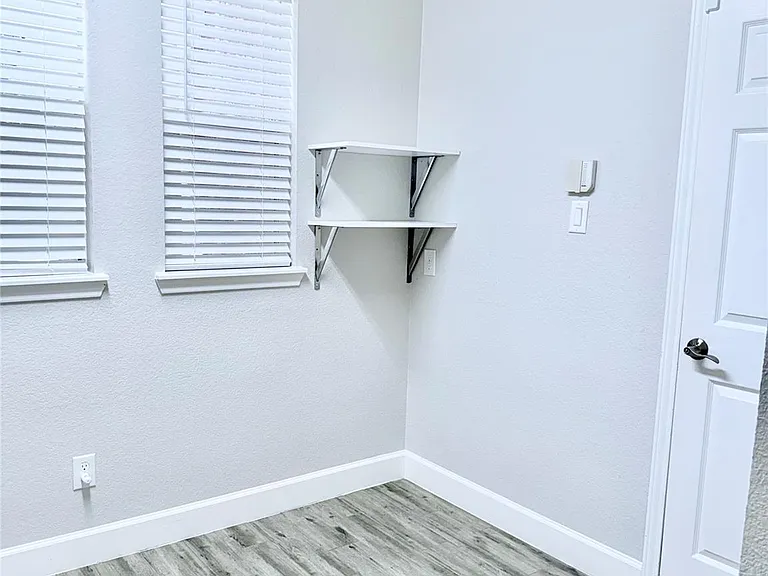 5711 Silver Bay Ct — Photo 32