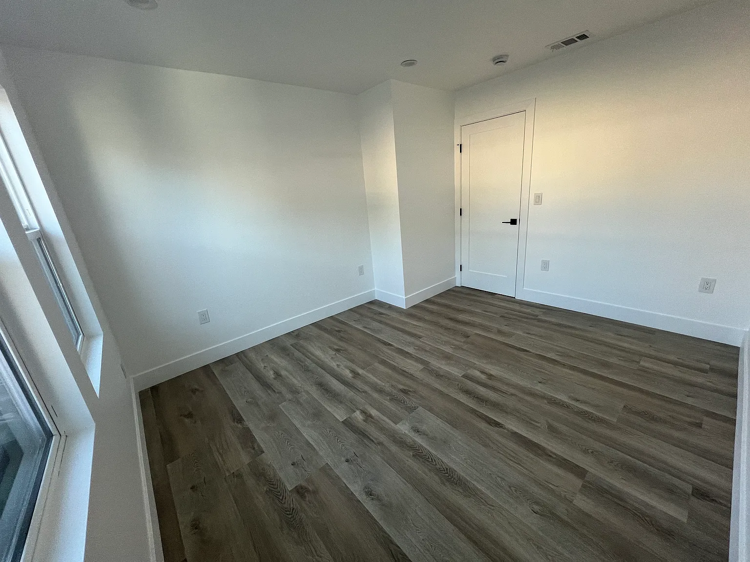 3 bed, 1155 sqft, $3,800 — Photo 4