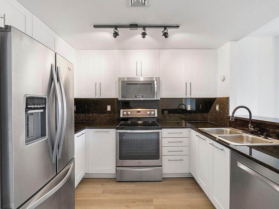 1st image of 511 SE 5th Ave APT 1015
