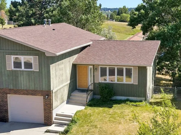 1113 17th Ave NW, Minot, ND 58703