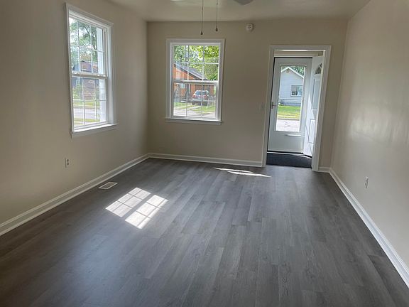 3rd image of 1088 Aurora Ave