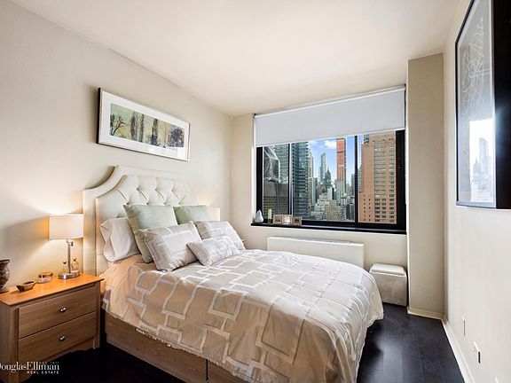 4th image of 300 E 62nd St APT 1801