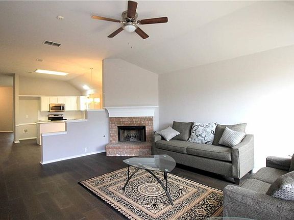 3rd image of 775 Texas Oak Trl