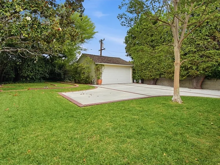 1536 Bradbury Rd — Photo 26