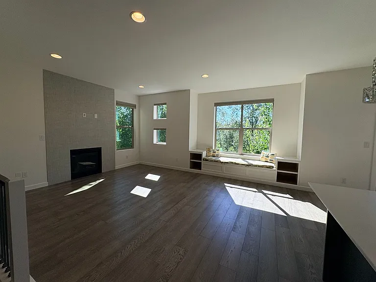 16329 Main View Ln NE — Photo 9