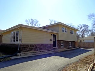 409 E Oak St, Mundelein, IL 60060