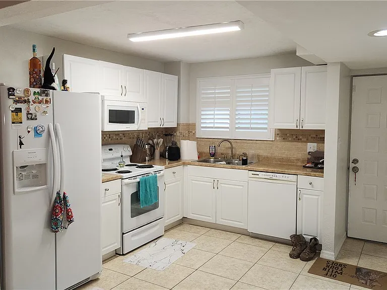 2121 Collier Ave #107 — Photo 5