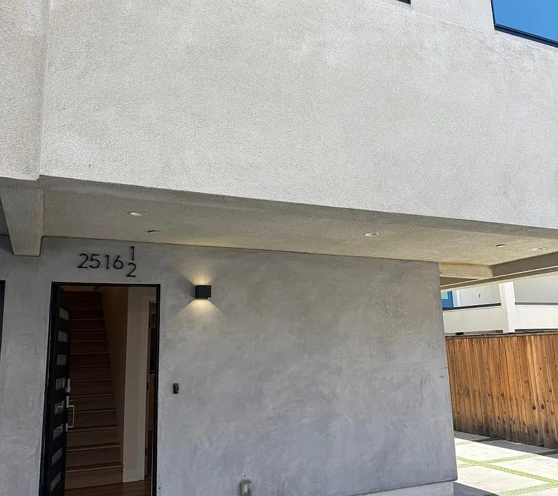 2514 S. Palm Grove Ave