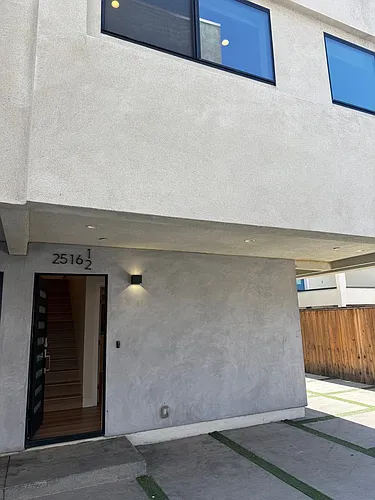 Floor plan 2516 1/2 S Palm Grove Ave