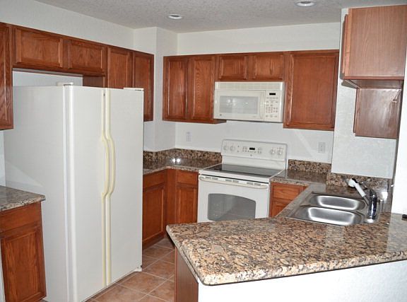 3rd image of 4600 E Moody Blvd Building 5M