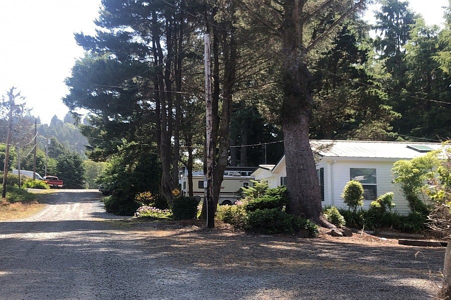 2nd image of 8805 Stark St