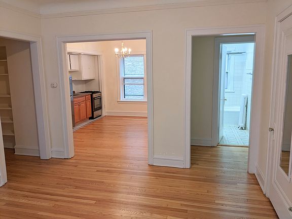 3rd image of 729 Hinman Ave APT 2E